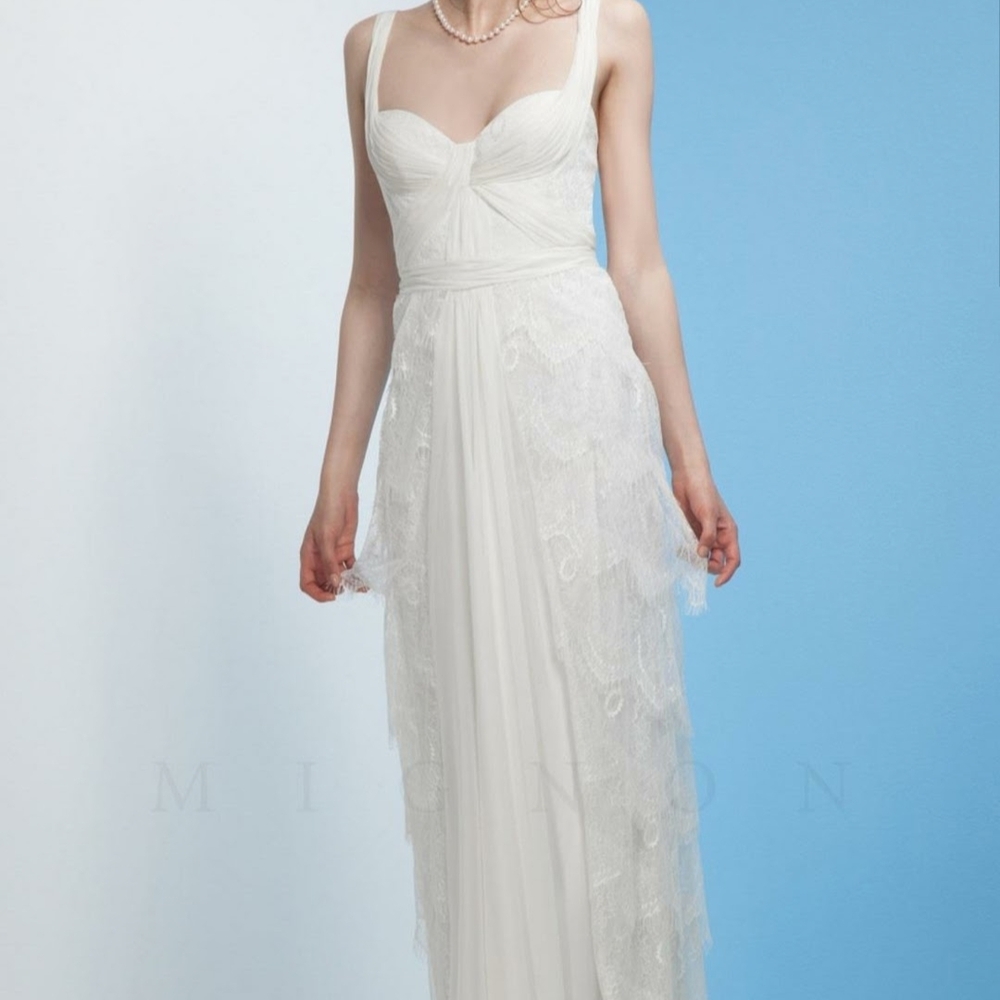 Mignon White Sleeveless Sweetheart Wedding Gown